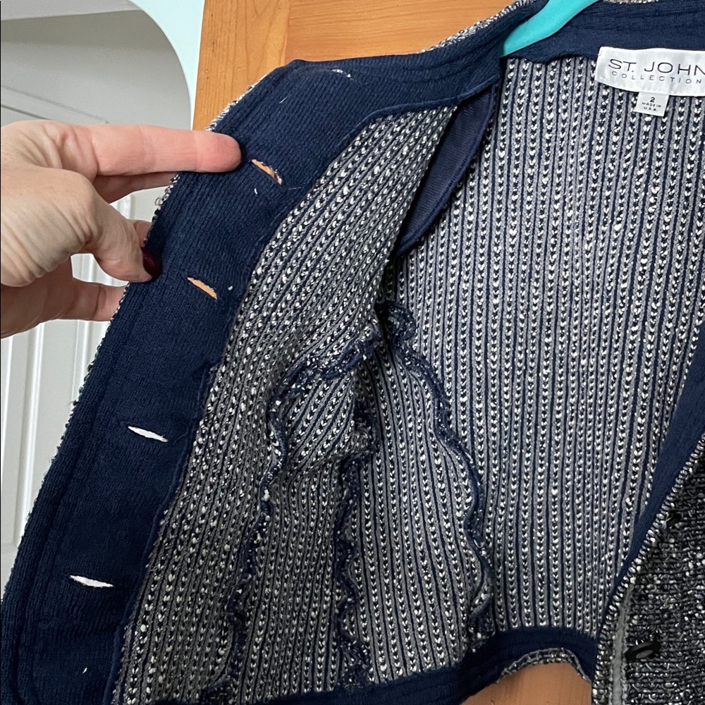 St. John Collection Navy and White Tweed Blazer - Picture 11 of 14